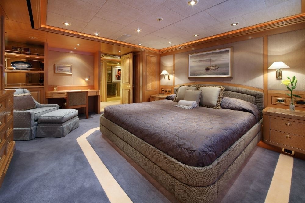 Yacht LAUREL, Delta | CHARTERWORLD Luxury Superyacht Charters